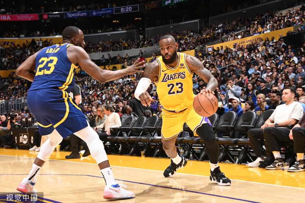 在足球场上 在足球场上